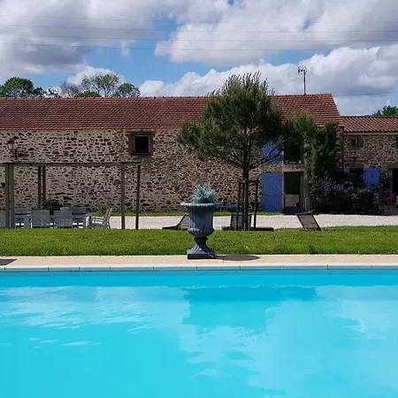 Le Clos Du Gats De Charme En Vendee A 15 Mn Du Parc Du Puy Dufou La Gaubretiere